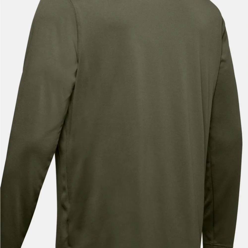 Under Armour long sleeve 100% polyester stretch material, it runs large - Picture 4 of 6